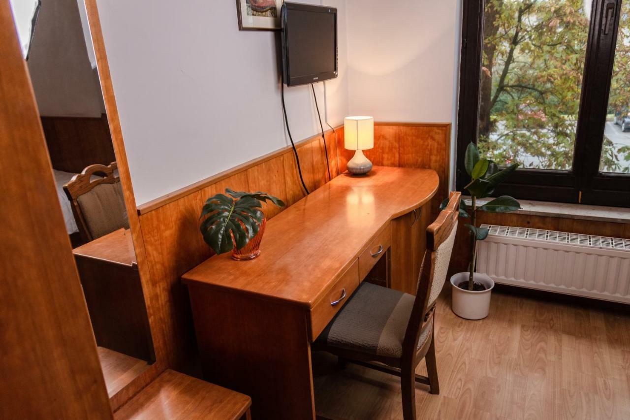 Guest House Park Zibert Ljubljana Bagian luar foto